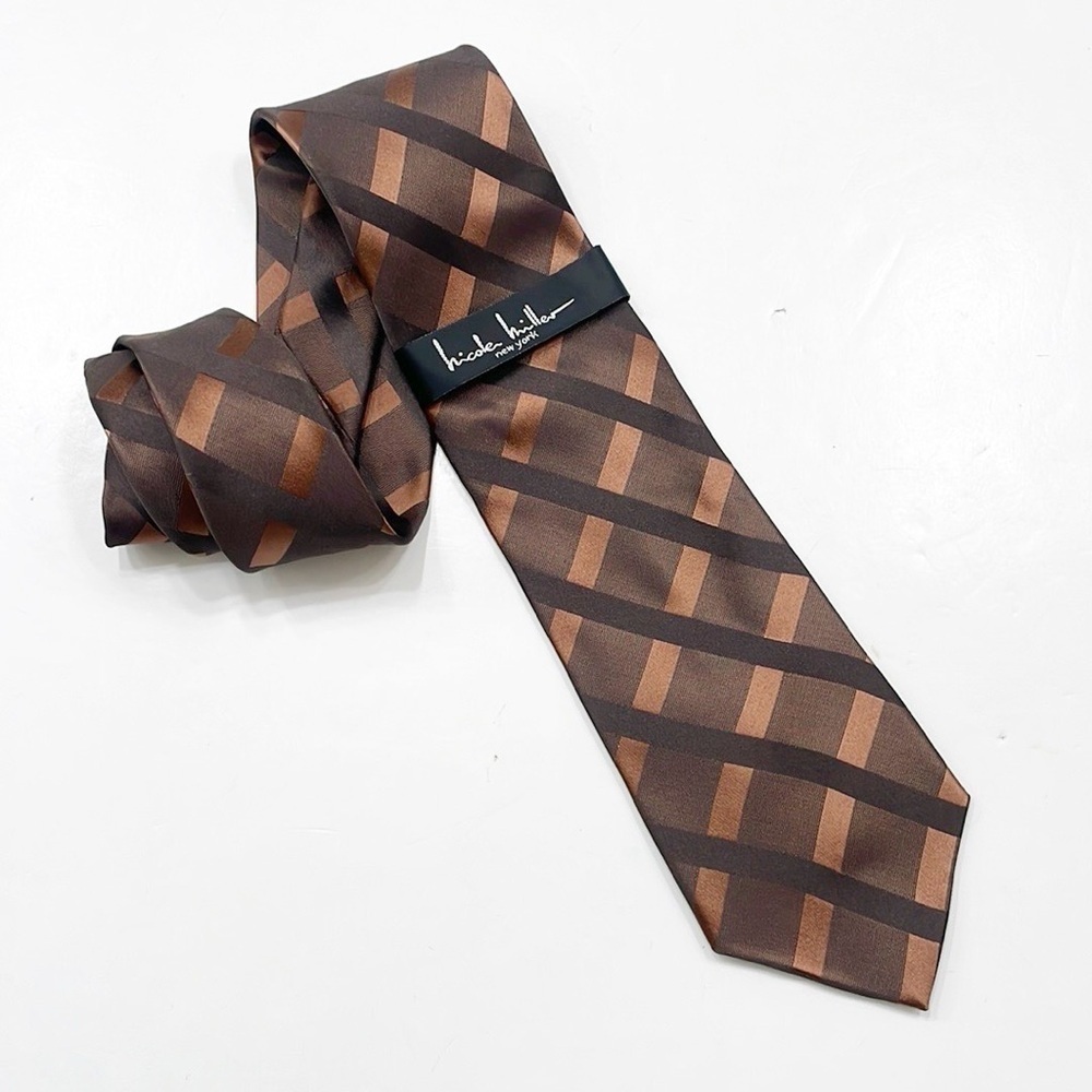 Nicole Miller striped 100% silk standard tie